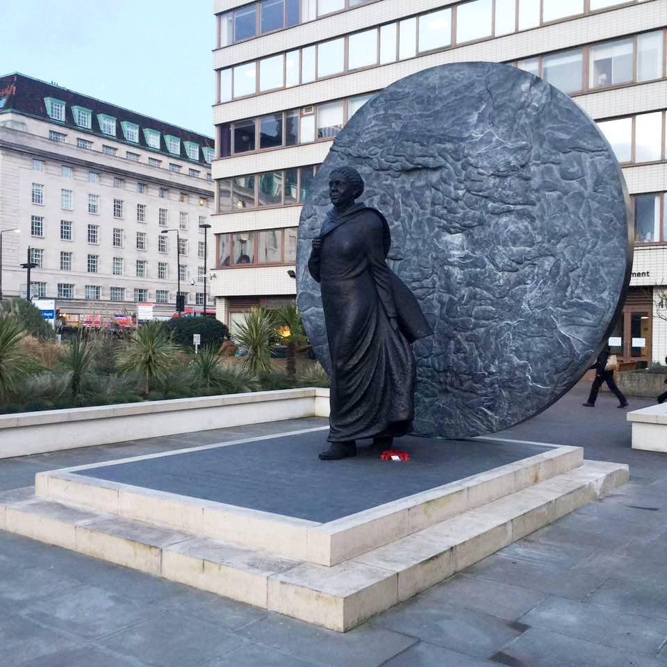 Mary%20Seacole%27s%20monument%2C%20St%20Thomas%20Hospital%2C%20London%20%28by%20Adrian%20Thomas%29.jpg
